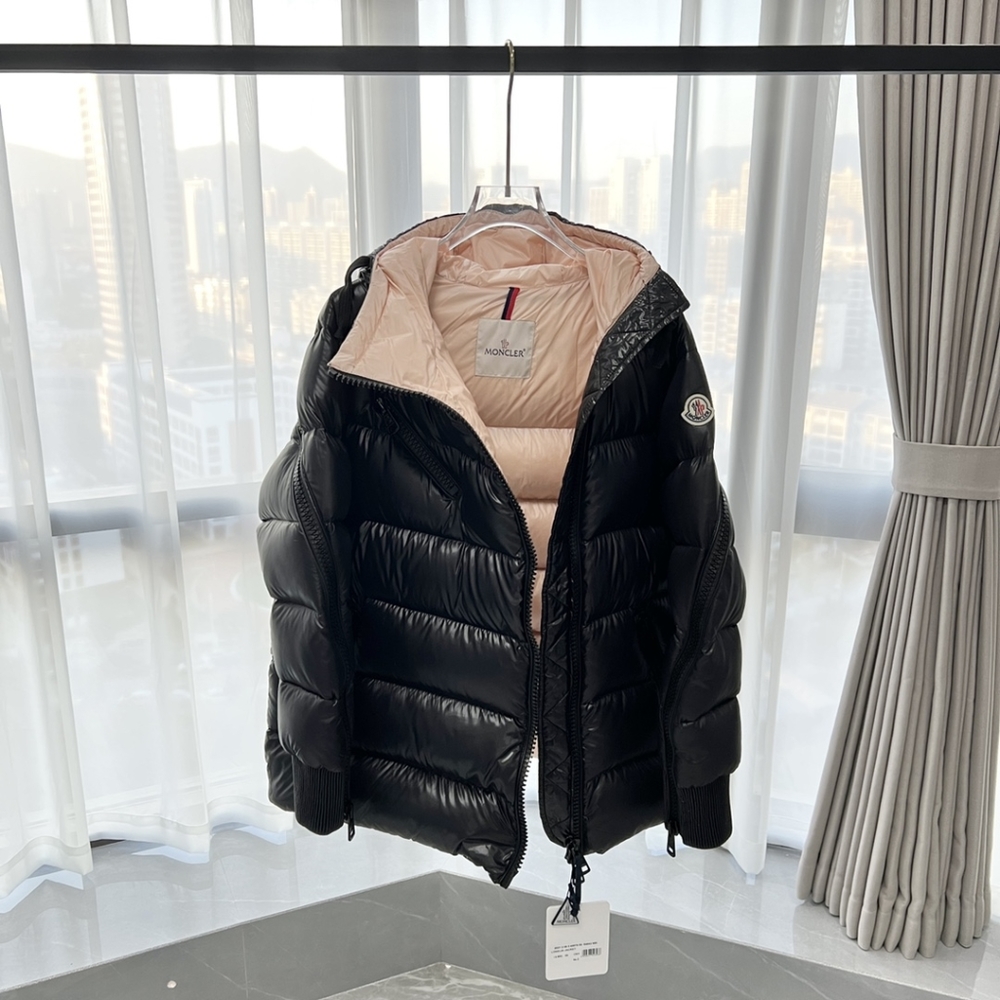 Moncler Side pull zipper hooded short down jacket